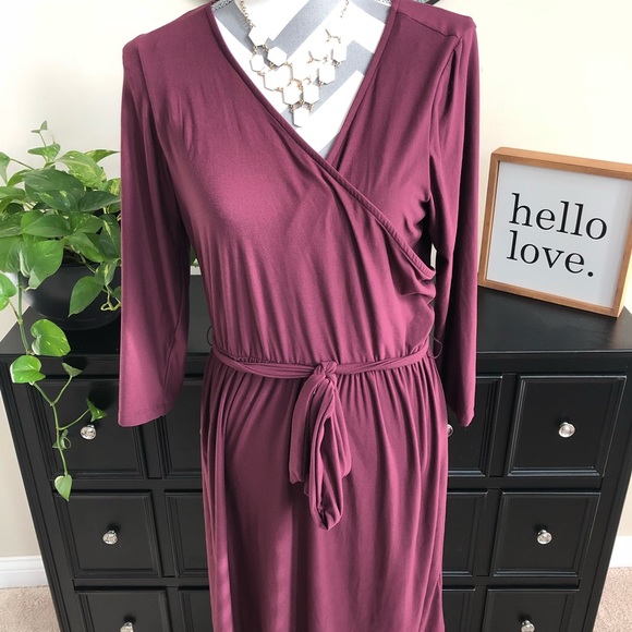 Dresses & Skirts - Faux Wrap Midi Dress